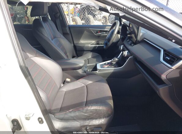 JTMFB3FV2RD208122 2024 TOYOTA RAV4 PRIME Белый Вид салона спереди