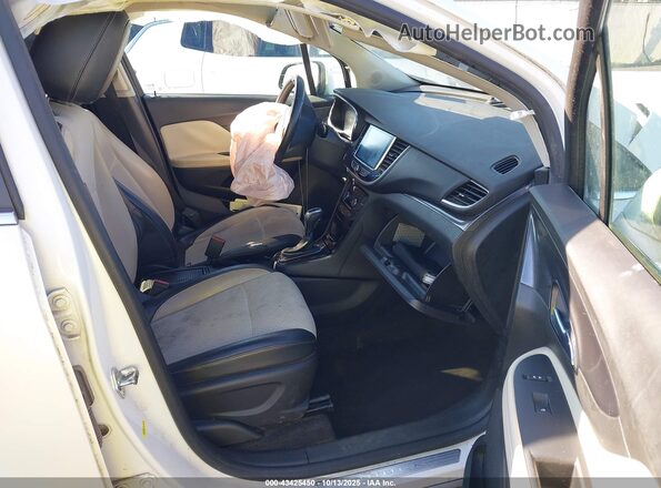 KL4CJASB9LB077547 2020 BUICK ENCORE White Вид салону спереду