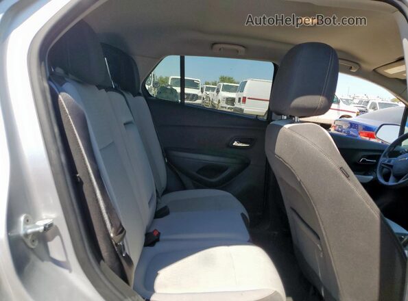 KL7CJKSM7NB506567 2022 CHEVROLET TRAX Серебряный Вид задних сидений