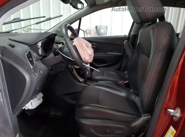 KL7CJPSB2MB358161 2021 CHEVROLET TRAX Красный Вид салона спереди
