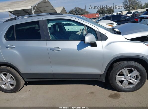 KL7CJPSM6MB372548 2021 CHEVROLET TRAX Silver Vista interior trasera