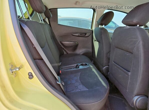 KL8CD6SA2JC469304 2018 CHEVROLET SPARK Желтый Вид задних сидений