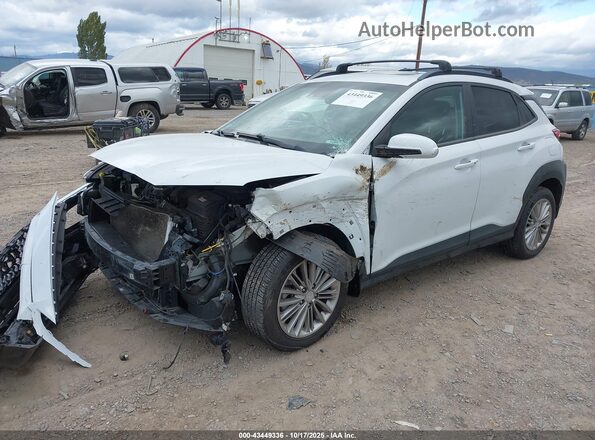 KM8K6CAA2MU622366 2021 HYUNDAI KONA White Առջևի ձախ երեք քառորդ տեսարան