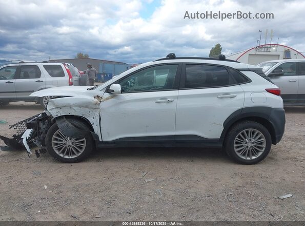 KM8K6CAA2MU622366 2021 HYUNDAI KONA White Սալոնի 360 աստիճան տեսք