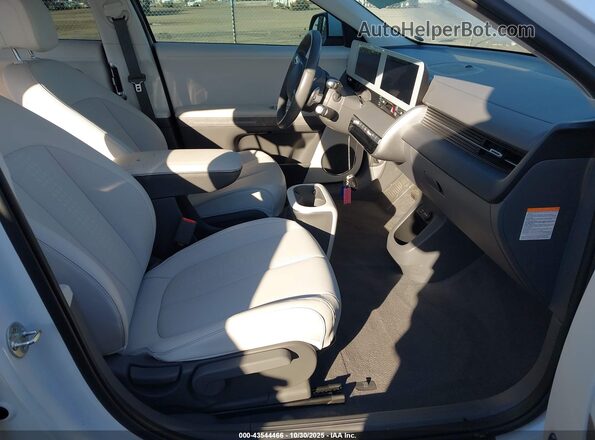 KM8KNDAF8PU174045 2023 HYUNDAI IONIQ 5 Белый Вид салона спереди