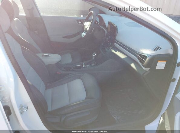 KMHC05LC6LU210062 2020 HYUNDAI IONIQ HYBRID White Front interior view