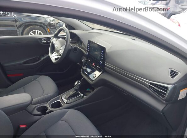 KMHC65LC7LU232196 2020 HYUNDAI IONIQ HYBRID White Front interior view