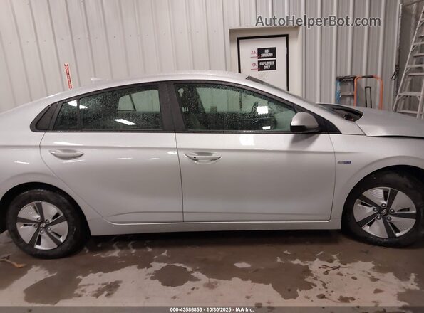 KMHC65LCXHU057496 2017 HYUNDAI IONIQ HYBRID Серебряный Панорамный вид салона 360°