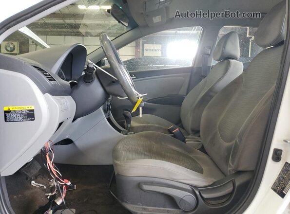 KMHCT4AE7GU952904 2016 HYUNDAI ACCENT White Widok wnętrza z przodu