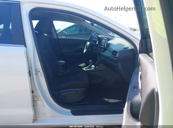 KMHH35LE8KU088253 2019 HYUNDAI ELANTRA GT White წინა სალონის ხედი