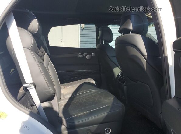KMUJAESC7SU228902 2025 GENESIS GV80 White Rear interior view
