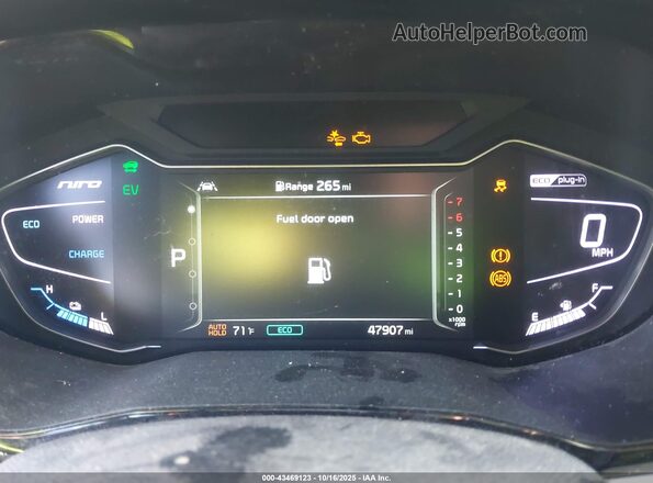 KNDCD3LD9L5399788 2020 KIA NIRO PLUG-IN HYBRID Silver Rear seats view