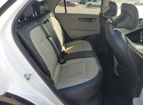 KNDCT3L16R5114093 2024 KIA NIRO White უკანა სავარძლების ხედი