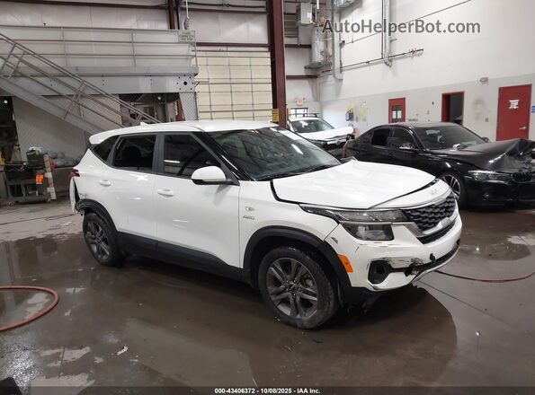 KNDEPCAA0P7434754 2023 KIA SELTOS Белый Передняя правая четверть