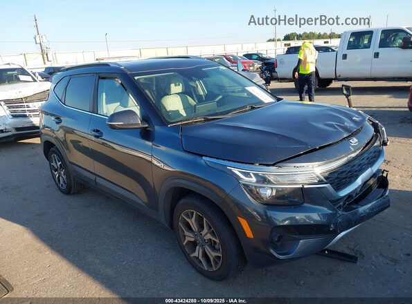 KNDERCAA3M7168488 2021 KIA SELTOS Серый Передняя правая четверть