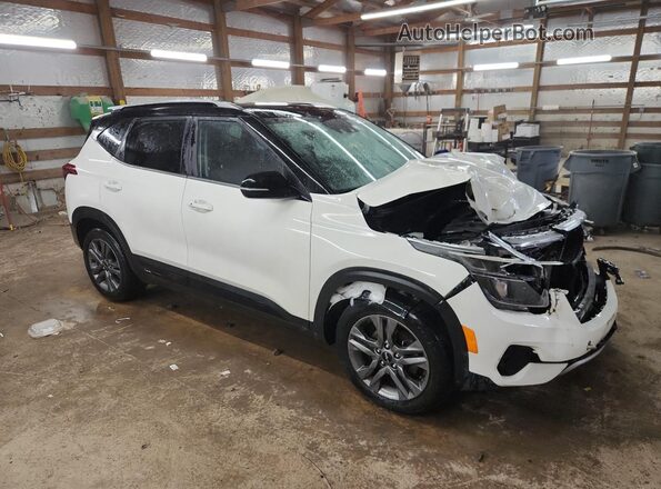 KNDEU2AA4P7402537 2023 KIA SELTOS White 