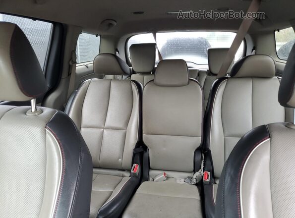 KNDMB5C11J6386407 2018 KIA SEDONA Темно-бордовый Вид задних сидений