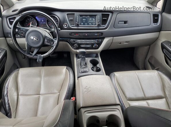 KNDMB5C11J6386407 2018 KIA SEDONA Темно-бордовый Вид панели приборов