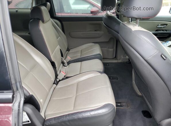 KNDMB5C11J6386407 2018 KIA SEDONA Темно-бордовый Вид задней части салона
