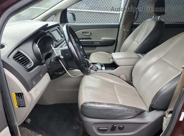 KNDMB5C11J6386407 2018 KIA SEDONA Темно-бордовый Вид салона спереди