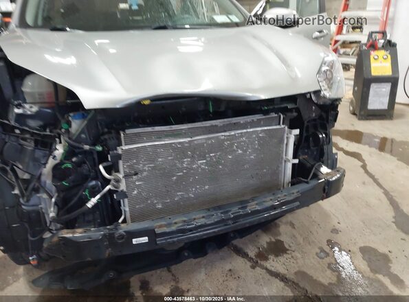 KNDPMCAC1N7958172 2022 KIA SPORTAGE Серебряный Вид спереди
