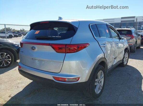 KNDPMCAC2J7371635 2018 KIA SPORTAGE Серебряный Задняя правая четверть