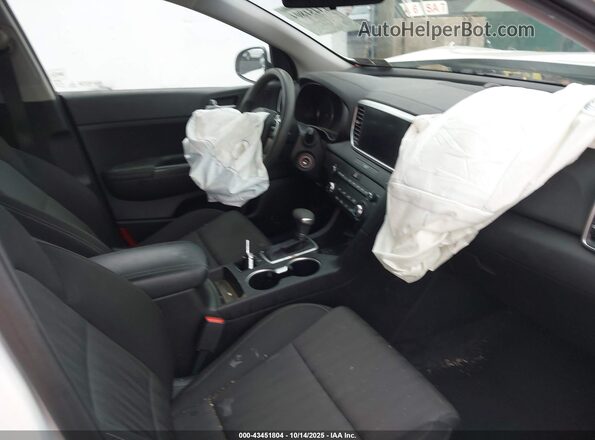 KNDPMCAC3M7892934 2021 KIA SPORTAGE Белый Вид салона спереди
