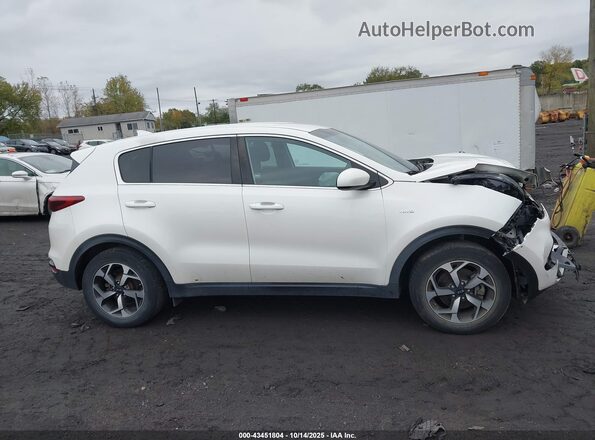KNDPMCAC3M7892934 2021 KIA SPORTAGE Белый Вид задней части салона