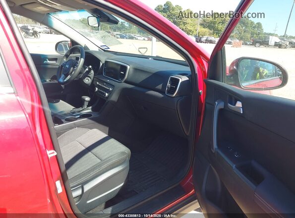 KNDPMCAC8N7023957 2022 KIA SPORTAGE Бордовый Вид салона спереди