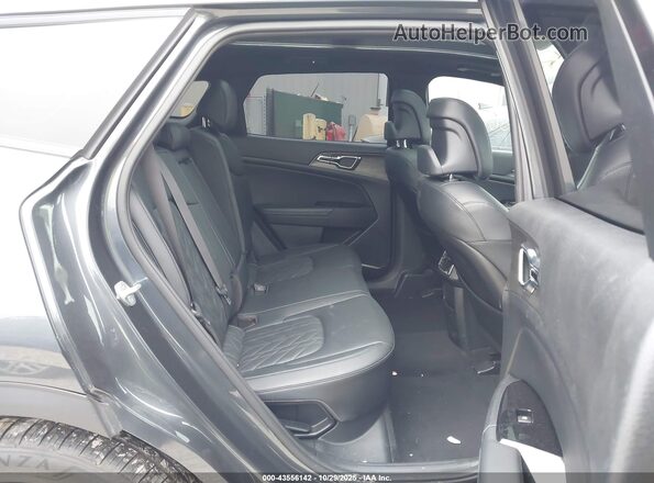 KNDPYDAH3P7026466 2023 KIA SPORTAGE PLUG-IN HYBRID Gray Widok naklejki z numerem VIN
