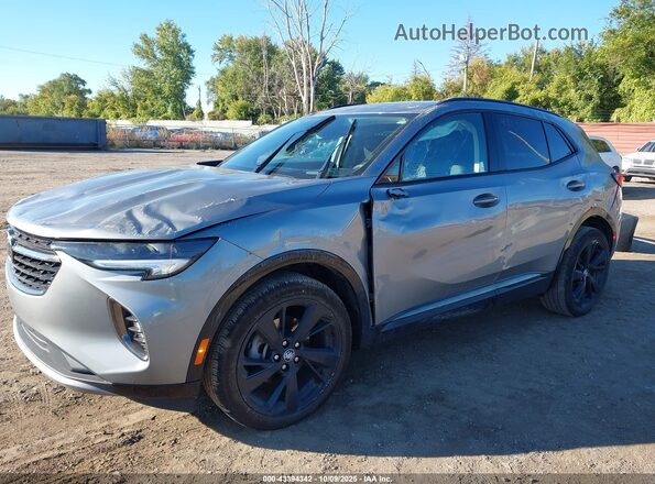 LRBFZPR49PD180482 2023 BUICK ENVISION Silver Առջևի ձախ երեք քառորդ տեսարան