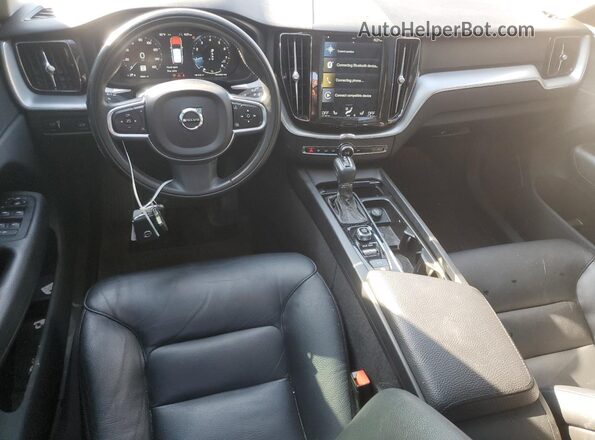 LYV102RK3JB117824 2018 VOLVO XC60 Белый Вид панели приборов