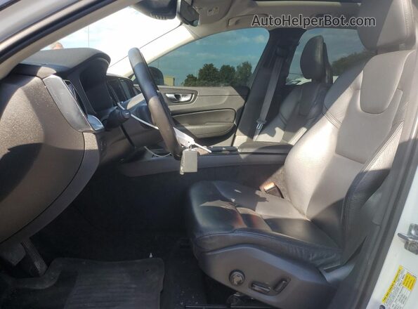 LYV102RK3JB117824 2018 VOLVO XC60 Белый Вид салона спереди