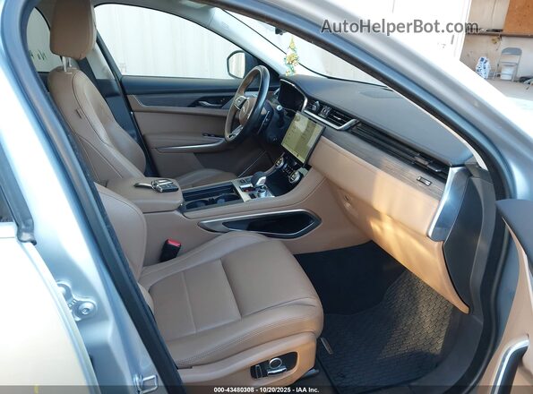 SADCJ2EXXNA691071 2022 JAGUAR F-PACE Серебряный Вид салона спереди