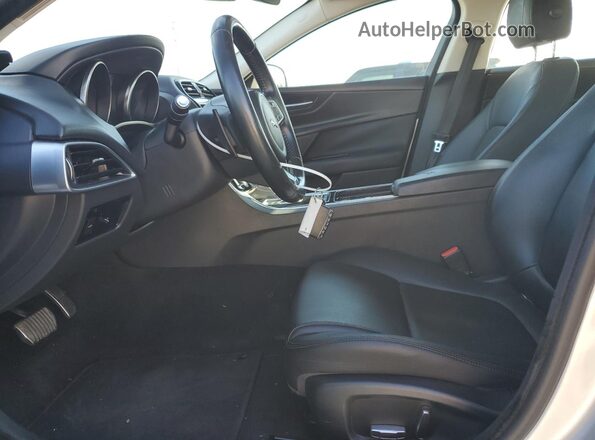 SAJAR4FX7KCP48298 2019 JAGUAR XF Серебряный Вид панели приборов