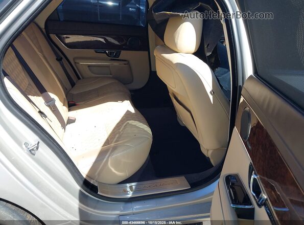 SAJWA2G76G8V94449 2016 JAGUAR XJ Silver Widok naklejki z numerem VIN