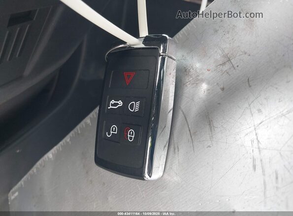 SALZL2FX7RH233668 2024 LAND ROVER RANGE ROVER EVOQUE Silver Widok deski rozdzielczej