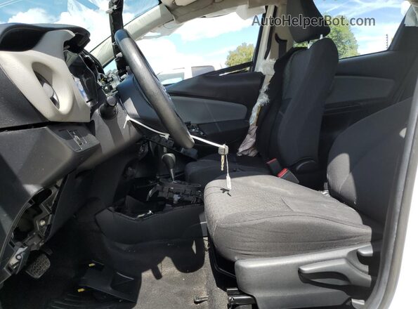 VNKKTUD32GA060076 2016 TOYOTA YARIS Белый Вид салона спереди