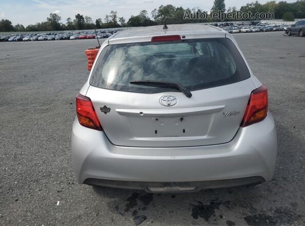 VNKKTUD35GA063442 2016 TOYOTA YARIS Серебряный Вид сзади