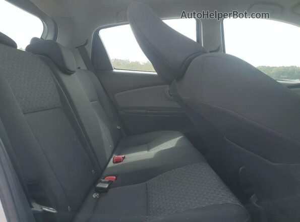 VNKKTUD35GA063442 2016 TOYOTA YARIS Серебряный Вид задних сидений