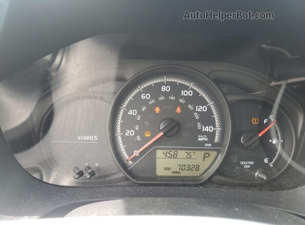 VNKKTUD35GA063442 2016 TOYOTA YARIS Серебряный Вид щитка приборов
