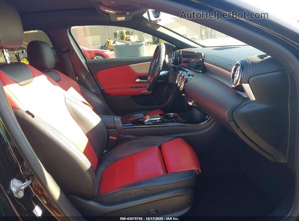 W1K3G4EB9MJ299469 2021 MERCEDES-BENZ A 220 Черный Вид салона спереди