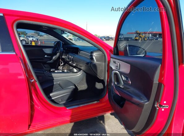 W1K3G4FB5LW043717 2020 MERCEDES-BENZ A 220 Красный Вид салона спереди