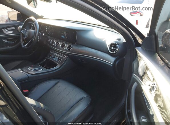 W1KZF8DB5MA946584 2021 MERCEDES-BENZ E-CLASS Черный Вид салона спереди