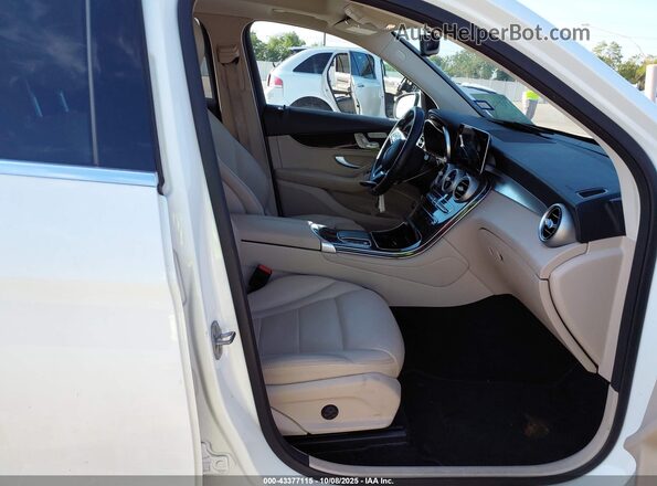 W1N0G8DB9MF933137 2021 MERCEDES-BENZ GLC 300 Белый Вид салона спереди