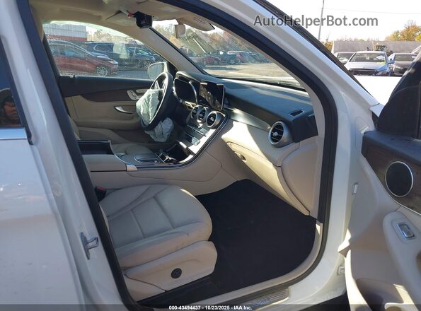 W1N0G8EB0LF756930 2020 MERCEDES-BENZ GLC 300 Белый Вид салона спереди