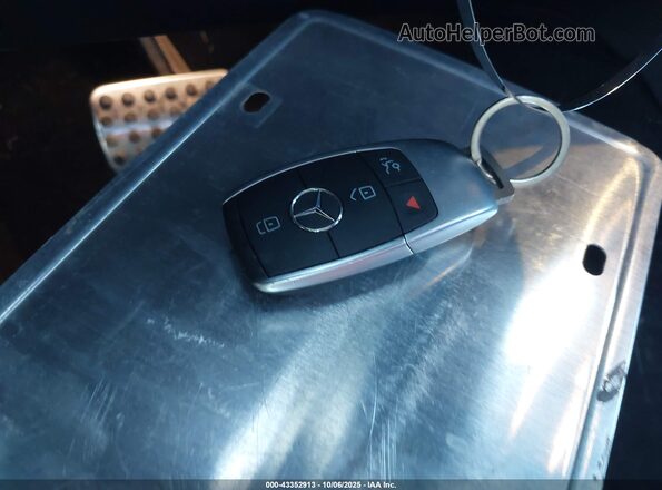 W1N0G8EB4LF830317 2020 MERCEDES-BENZ GLC 300 Белый Вид панели приборов