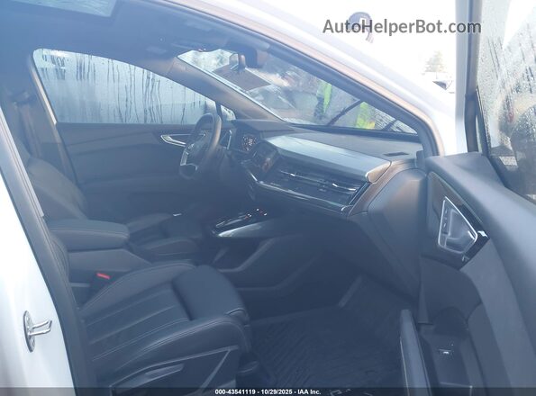 WA122BFZ6RP026444 2024 AUDI Q4 Белый Вид салона спереди