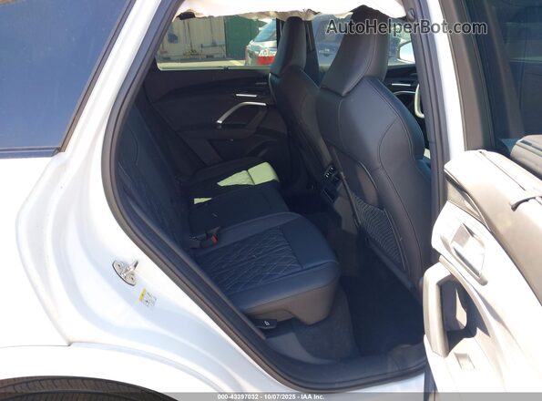 WA125AGU6S2022272 2025 AUDI SQ5 Белый Вид наклейки с VIN-кодом