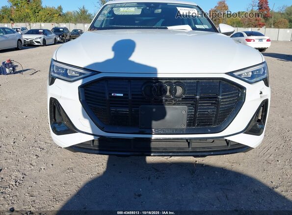 WA13AAGE5NB037150 2022 AUDI E-TRON Белый Вид задней части салона
